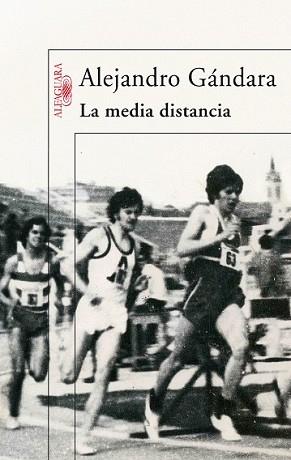 MEDIA DISTANCIA, LA | 9788420474311 | GÁNDARA, ALEJANDRO | Llibreria L'Illa - Llibreria Online de Mollet - Comprar llibres online