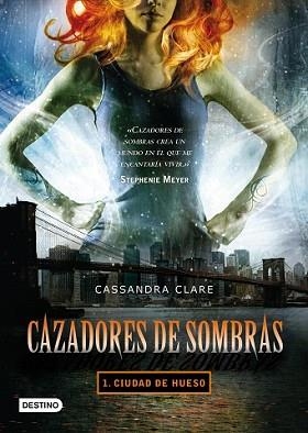CAZADORES DE SOMBRAS 1 CIUDAD DE HUESO | 9788408083801 | CASSANDRA , CLARE | Llibreria L'Illa - Llibreria Online de Mollet - Comprar llibres online